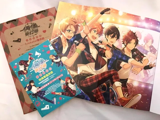 由知名轻小说大师日日日亲自执笔《偶像梦幻祭1青春狂想曲》闪耀登场!随书附游戏4★角色序号卡+Trickstar徽章组+首刷书卡!