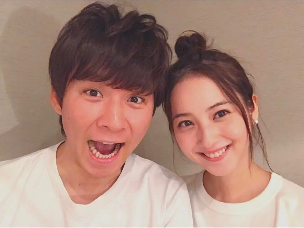 日本知名模特佐佐木希与日本谐星渡部建结婚-绝对领域