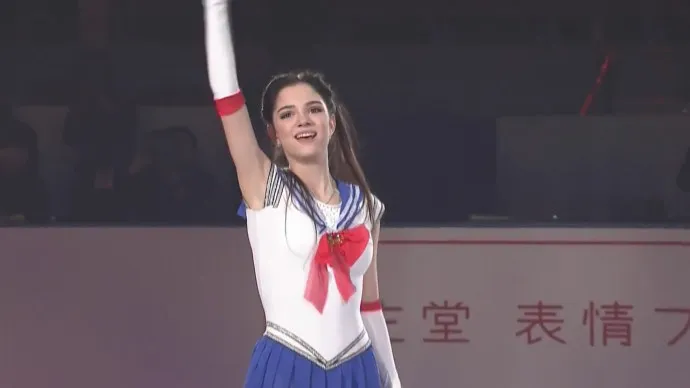 『冰上的尤里』迷妹梅德韦杰娃再度在日本表演美少女战士花样滑冰节目
