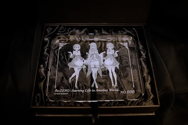 超精美《Re:从零开始的异世界生活》水晶雷射雕刻周边,把爱蜜莉雅、拉姆和雷姆一次全都装饰在房间✦