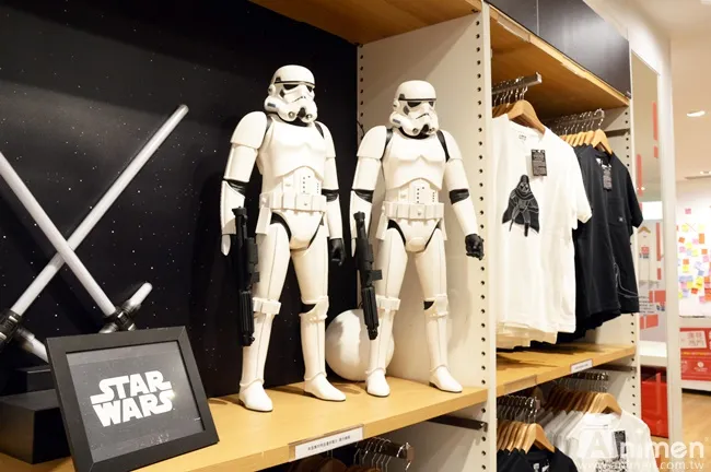 【现场直击】星战迷们,荷包准备上阵啦!5月4日星战日再掀STAR WARS热潮★UNIQLO与星际大战合作推出系列服饰!