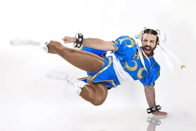 又萌又帅「胡须女Ladybeard」打扮成《美女与野兽》的贝儿实在美翻啦✿心中野兽快跑出栅栏惹…-绝对领域