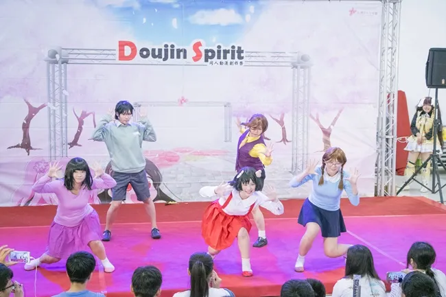 「Doujin Spirit 4 同人动漫创作祭」来不及解释了,看相片吧