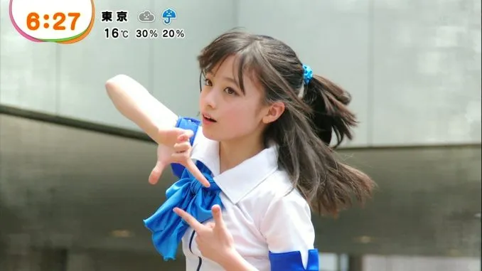 『银魂』真人电影主演集体模拟桥本环奈当年“奇迹美照”的招牌动作-绝对领域