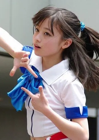 『银魂』真人电影主演集体模拟桥本环奈当年“奇迹美照”的招牌动作 『银魂』真人电影主演集体模拟桥本环奈当年“奇迹美照”的招牌动作