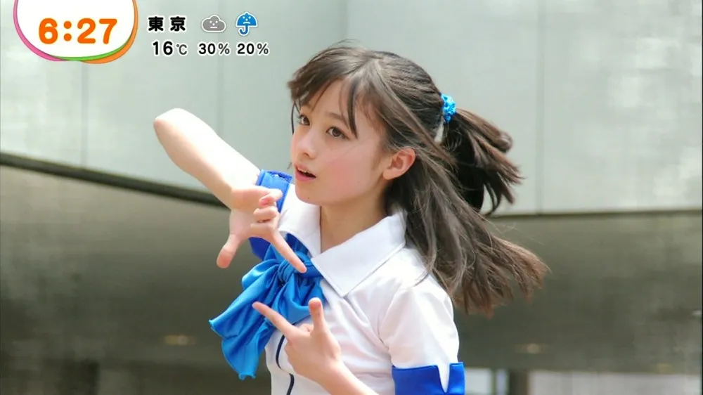 『银魂』真人电影主演集体模拟桥本环奈当年“奇迹美照”的招牌动作