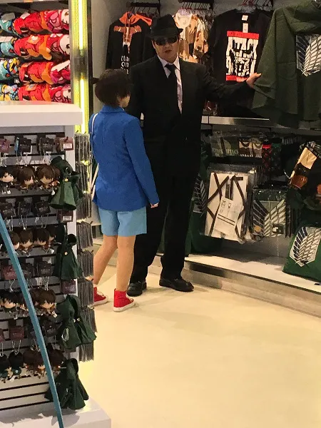 充满梦想的环球影城什么都有什么都不稀奇,在柯南忙着玩逃脱游戏时黑衣组织也跑来凑一脚!?