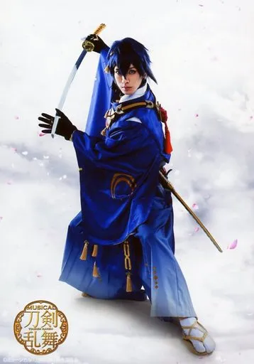 饰演《刀剑乱舞 音乐剧》三日月宗近舞台剧演员「黑羽麻璃央」将于8月19日来台举办粉丝见面会囉!
