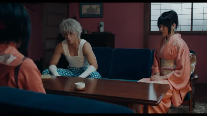 桥本环奈抠鼻囧镜出现-『银魂』真人电影预告片第二弹公布