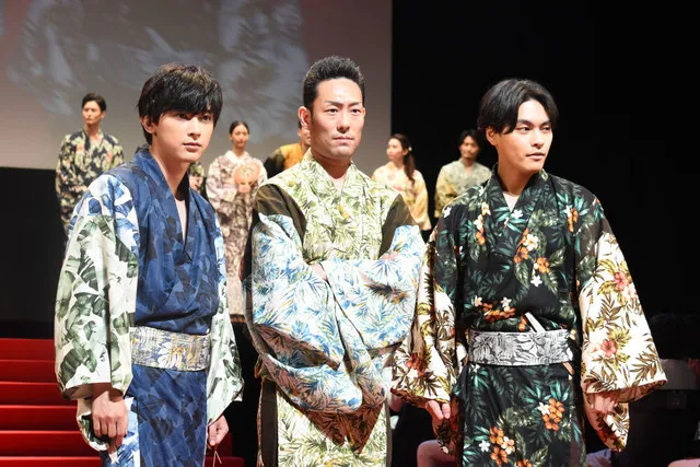 『银魂』真人电影日本首映礼举办 十四位主演集体出席期待票房大卖!
