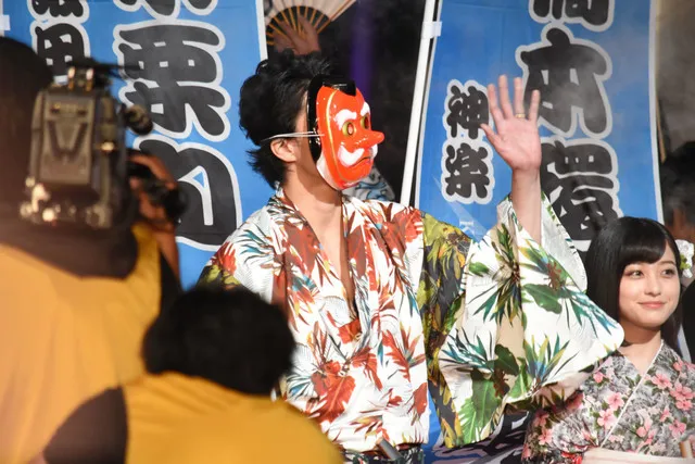 『银魂』真人电影日本首映礼举办 十四位主演集体出席期待票房大卖!