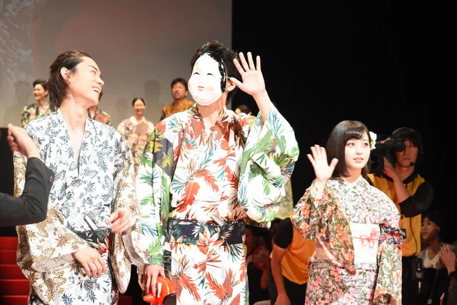 『银魂』真人电影日本首映礼举办 十四位主演集体出席期待票房大卖!