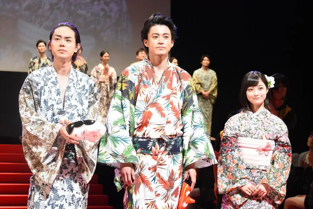 『银魂』真人电影日本首映礼举办 十四位主演集体出席期待票房大卖!