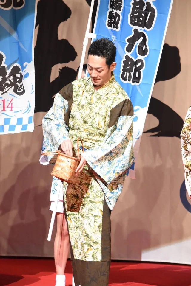 『银魂』真人电影日本首映礼举办 十四位主演集体出席期待票房大卖!