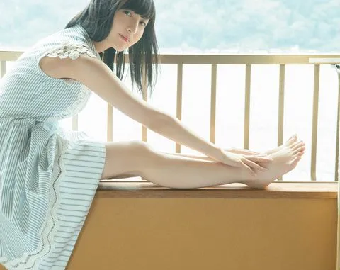 夏日连衣裙的佐仓绫音登上『少年Magazine』杂志封面-绝对领域