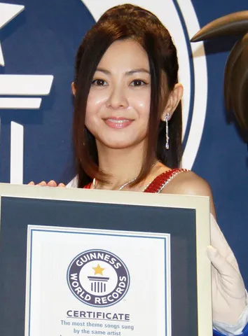 为《名侦探柯南》演唱21首主题曲的仓木麻衣，终于荣获金氏世界纪录的认证啦！-绝对领域