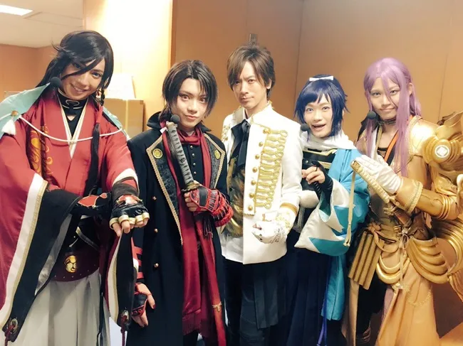 音乐剧《刀剑乱舞》4位刀剑男士上日本节目,人气歌手DAIGO的服装让他瞬间成为审神者XD