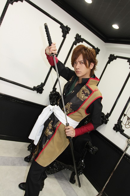 音乐剧《刀剑乱舞》4位刀剑男士上日本节目，人气歌手DAIGO的服装让他瞬间成为审神者XD