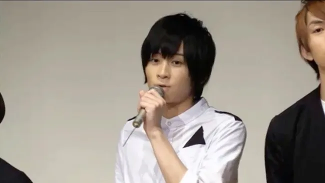 饰演舞台剧《刀剑乱舞》山姥切国广等多部舞台剧的演员「荒牧庆彦」今日出席记者会因身体不适紧急送医