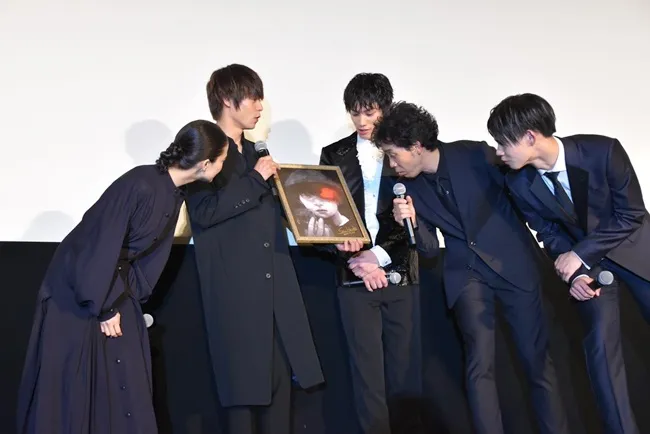 《东京喰种》画家站台日本首映献画礼 台湾抢看会、预售票将开卖