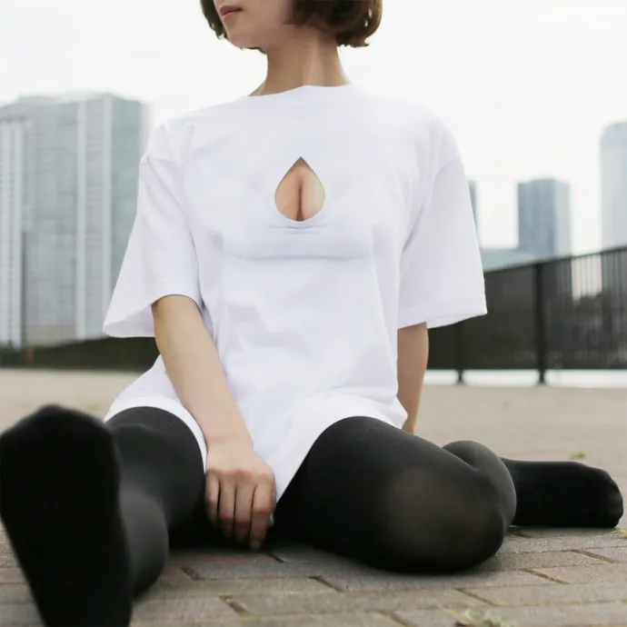 光明正大露大胸 颐指气使秀乳沟-夏日妄想T恤赏析