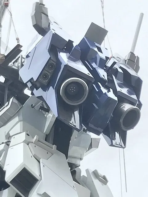 上下合一-等身机动战士高达独角兽上体吊装完成 上下合一-等身机动战士高达独角兽上体吊装完成