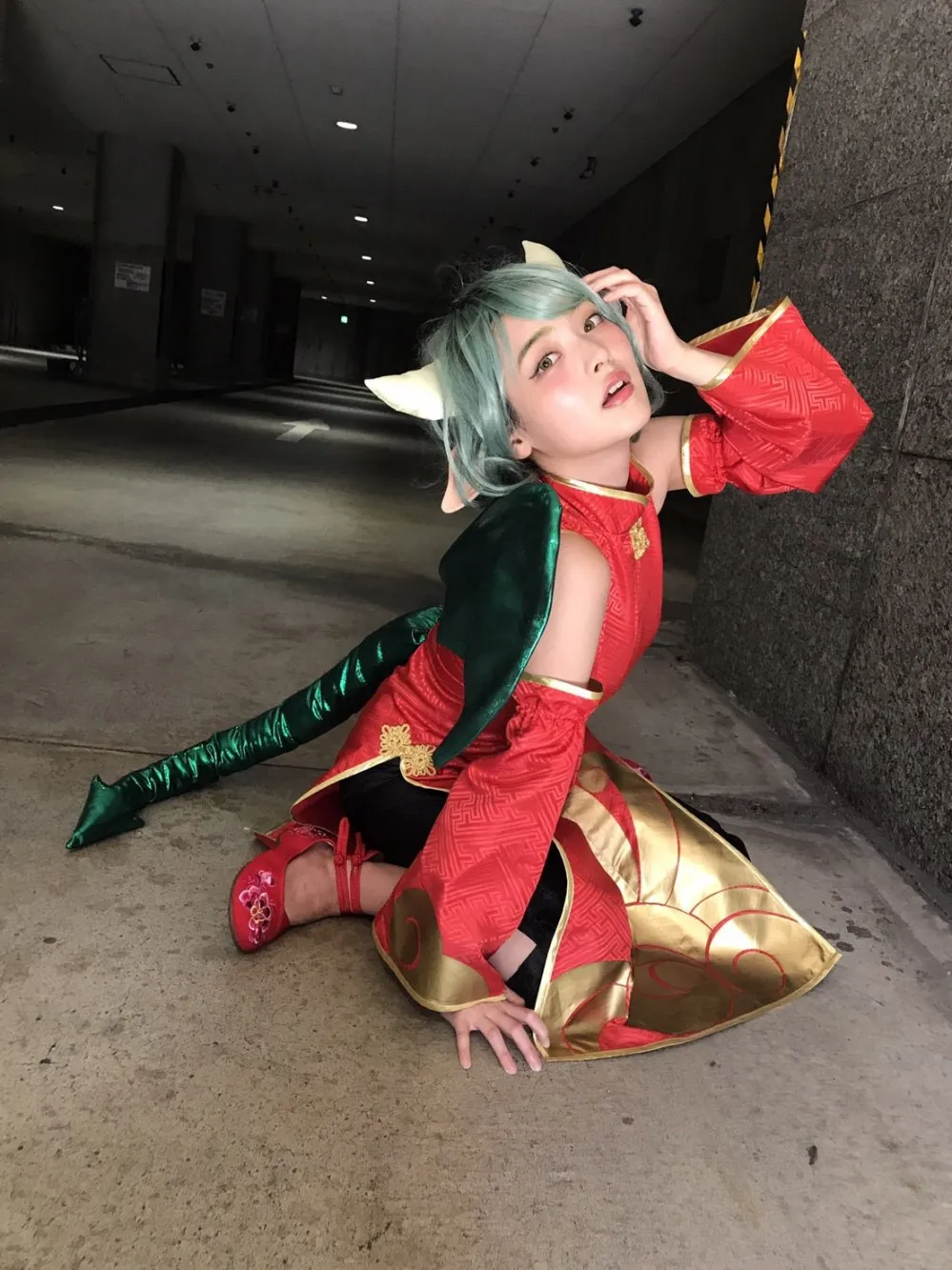头上有犄角 身后有尾巴-上坂堇WCS『魔导物语』龙女COS-绝对领域