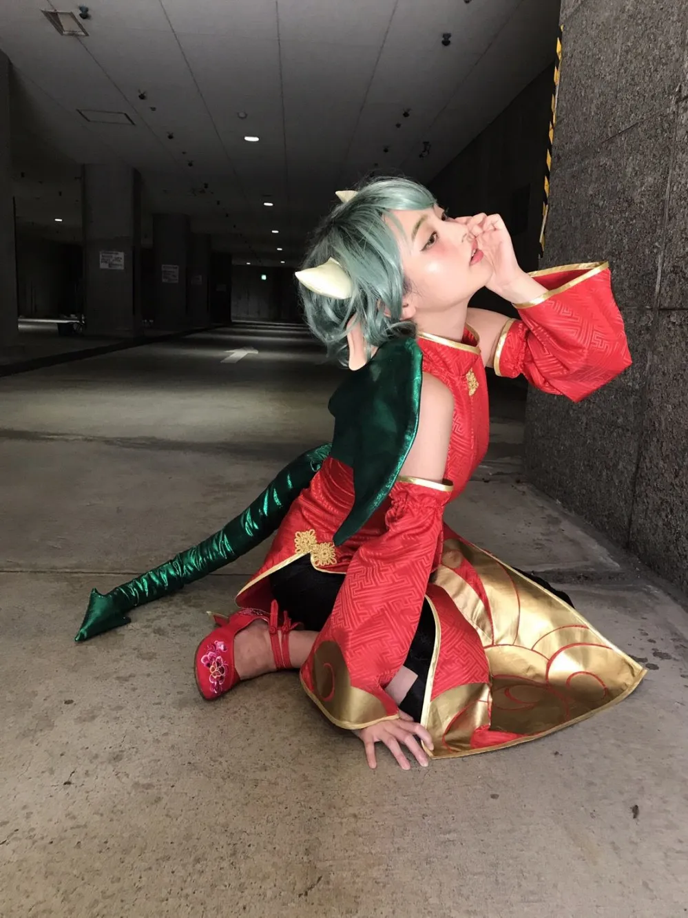 头上有犄角 身后有尾巴-上坂堇WCS『魔导物语』龙女COS