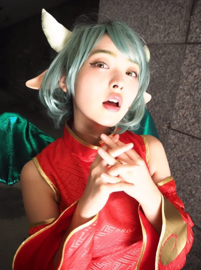 头上有犄角 身后有尾巴-上坂堇WCS『魔导物语』龙女COS