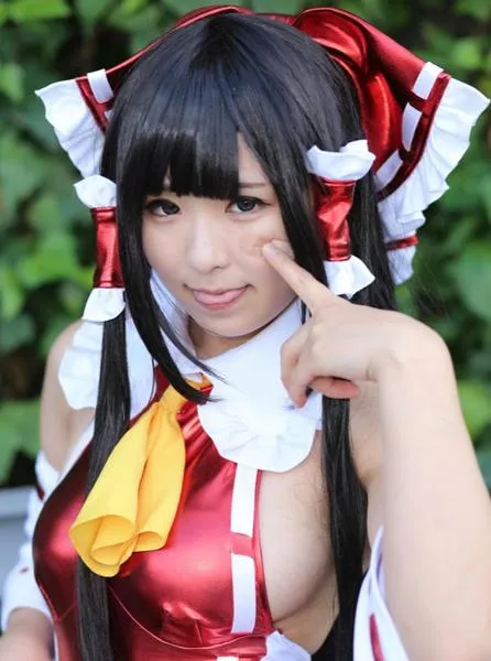 AV女优蹭热点-偶像大师灰姑娘女孩演唱会AV女优あず希出COS蹭热点引发讨论
