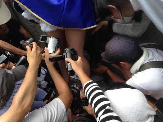 裙子下面有摄魔-C92五十万人次落下帷幕 裙子下面有摄魔-C92五十万人次落下帷幕