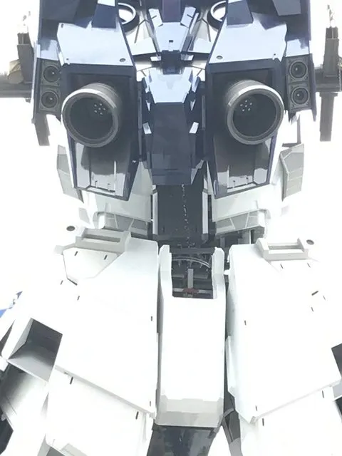 上下合一-等身机动战士高达独角兽上体吊装完成 上下合一-等身机动战士高达独角兽上体吊装完成