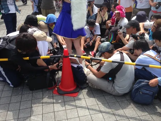 裙子下面有摄魔-C92五十万人次落下帷幕 裙子下面有摄魔-C92五十万人次落下帷幕