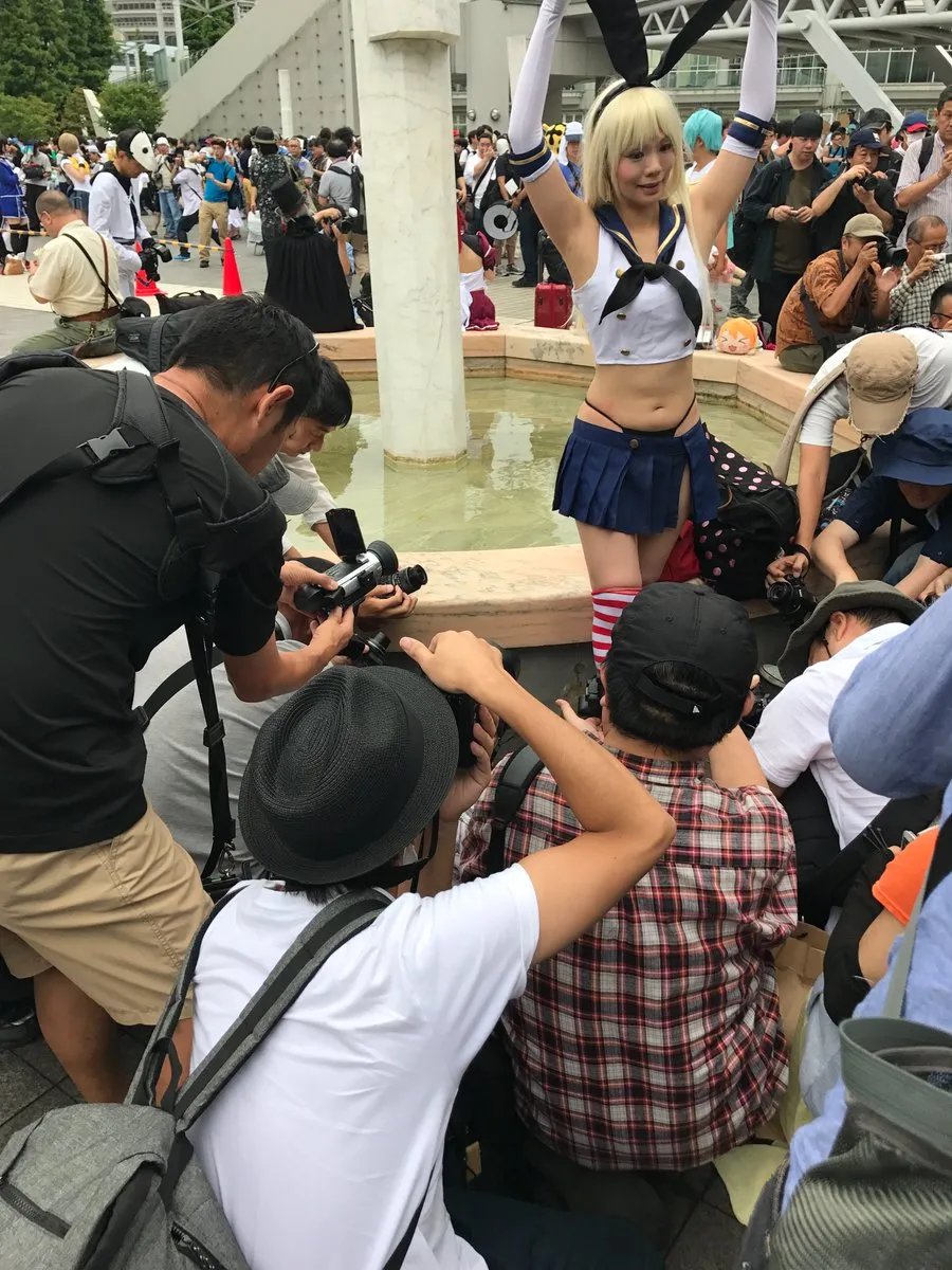裙子下面有摄魔-C92五十万人次落下帷幕 裙子下面有摄魔-C92五十万人次落下帷幕