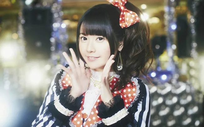 声优歌手「竹达彩奈」宣布全新演唱会「BEST LIVE“apple feuille”」会在2018年2月底举办,精选专辑《apple feuille》抢先在11月29日上市!