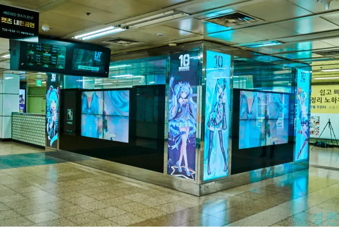 韩国粉丝集资为初音未来10岁生日做地铁广告