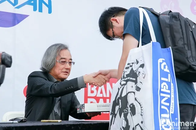 【现场直击】巨型钢弹&萨克现身台北!钢弹展【GUNDAM docks at TAIWAN】限期登场