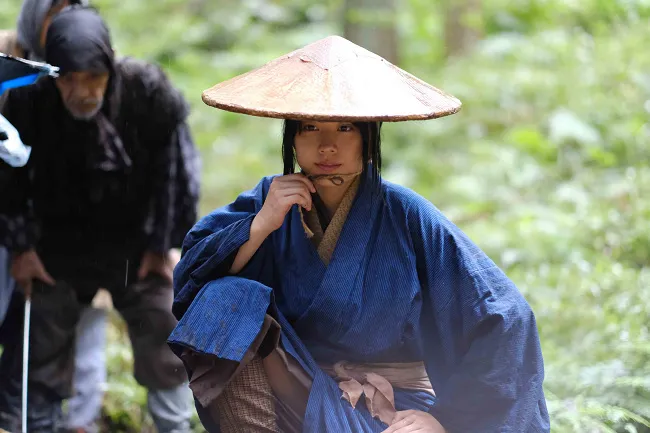 有村架纯告别乖乖牌 《关原之战》首度挑战时代剧展露美腿 全程不使用替身 冈田准一差点被砍成两半-绝对领域