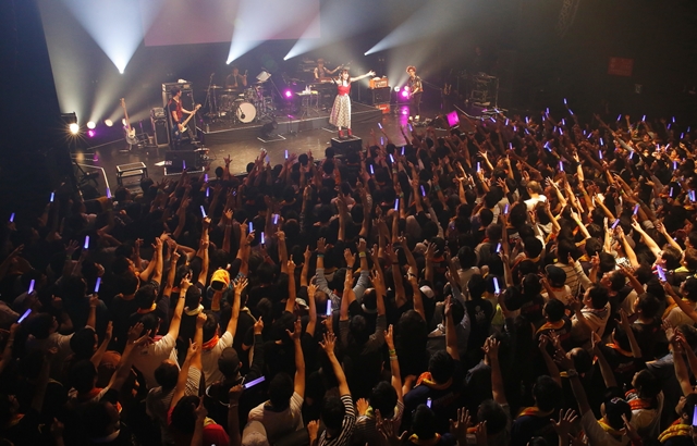 声优歌手「小松未可子」于庆生演唱会上发表全新巡回演唱会消息，预计从2018年2月25日开始举办！