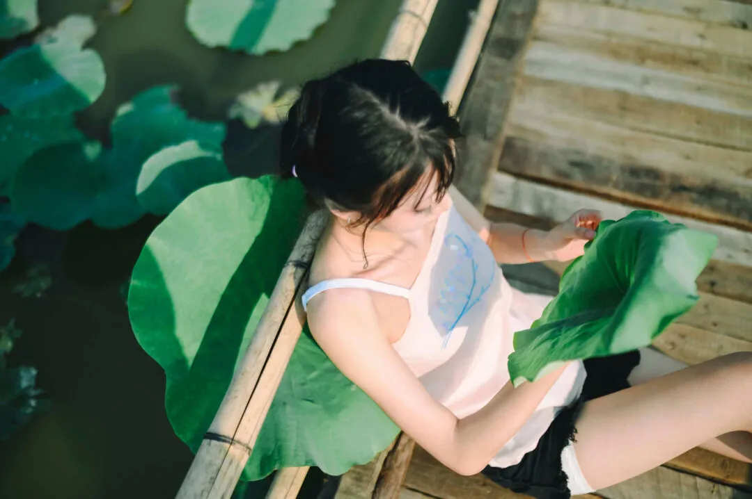 少女写真，夏荷-绝对领域