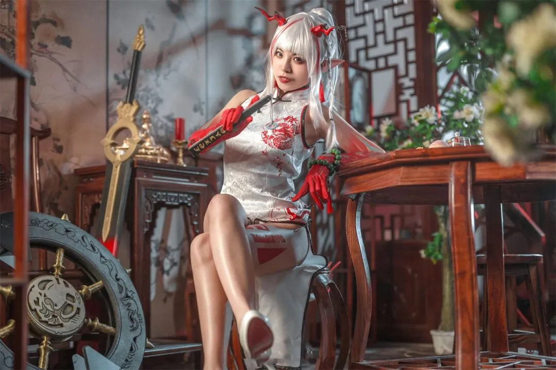 《明日方舟》乐逍遥·年cosplay-绝对领域