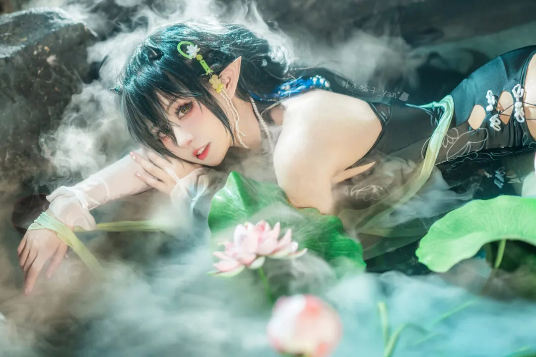 《明日方舟》夜半 夏卉cosplay-绝对领域