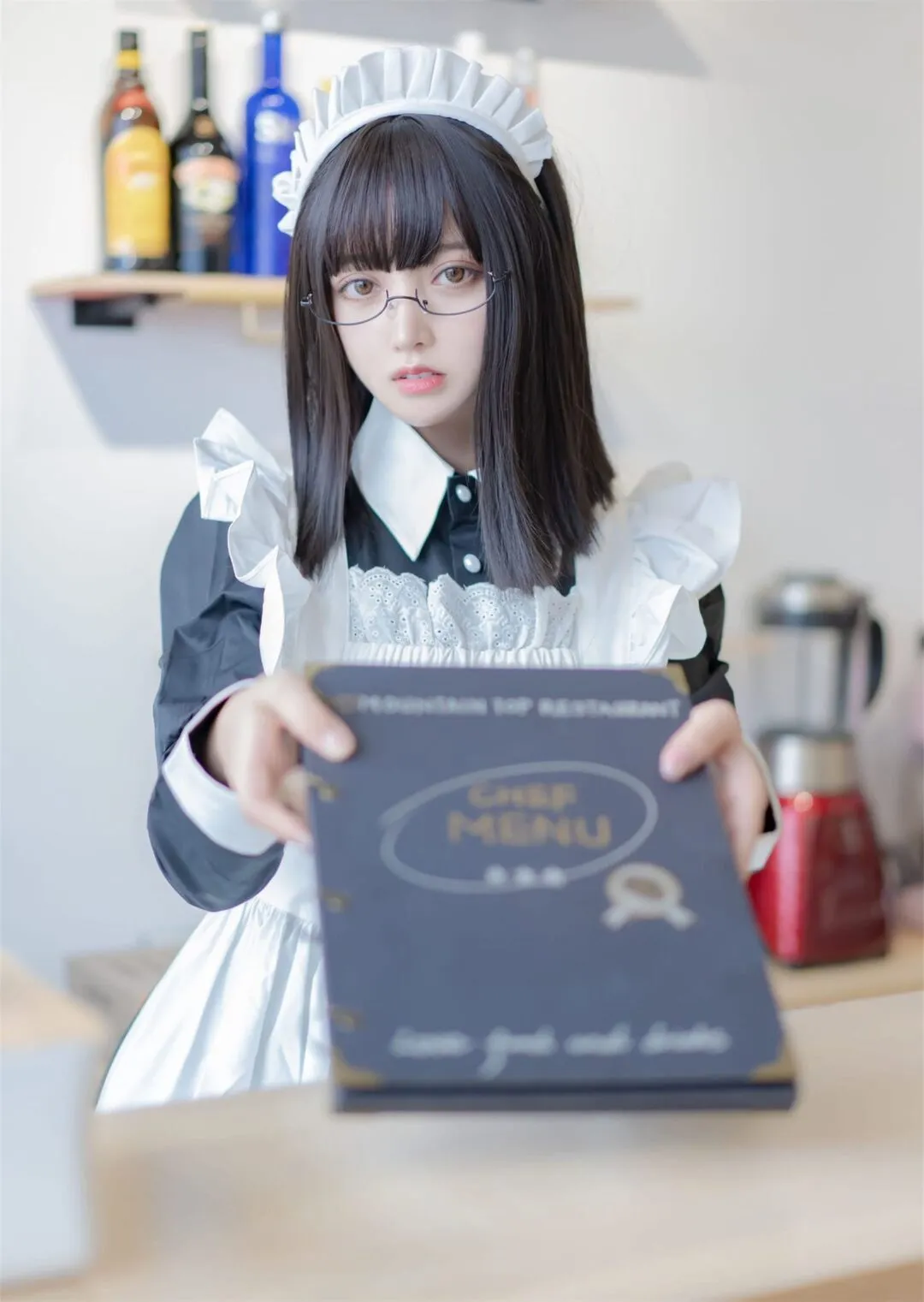 白丝女仆大胆性感写真诱惑十足-绝对领域