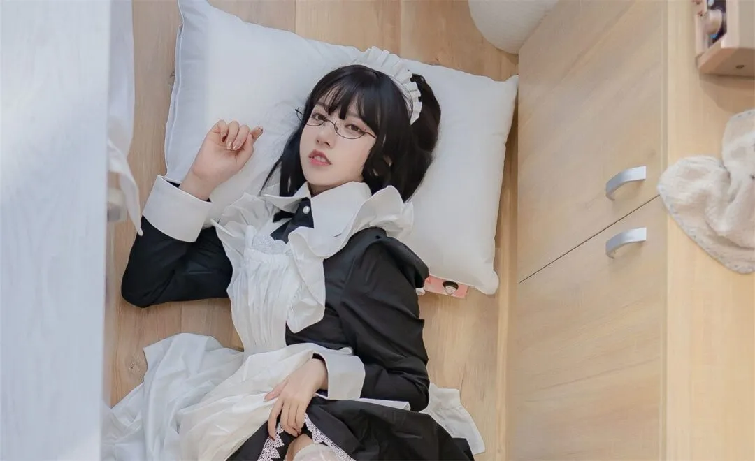 白丝女仆大胆性感写真诱惑十足-12