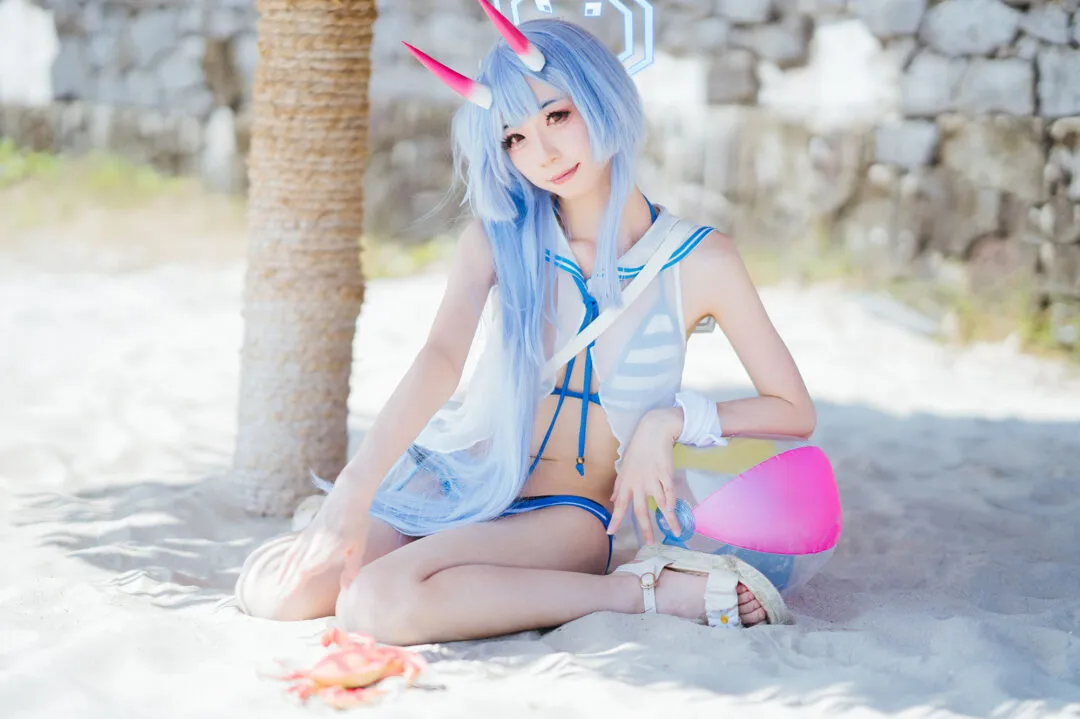 《蔚蓝档案》和乐千世cosplay-绝对领域