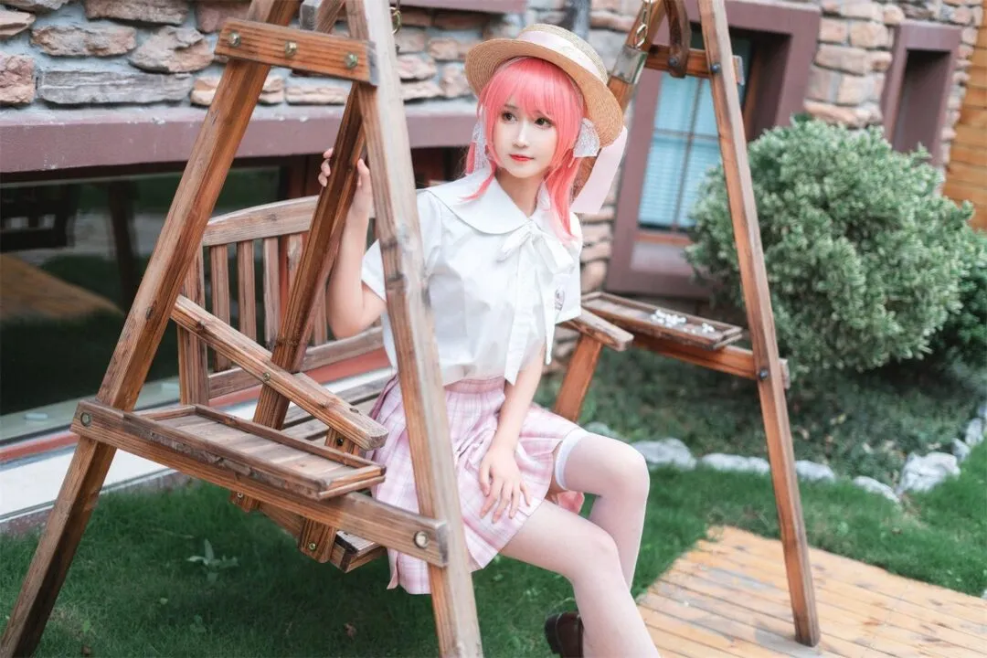 可爱乖乖女黑丝性感写真-绝对领域