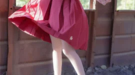 可爱红衣JK美少女室外写真-绝对领域