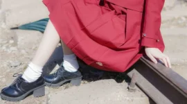 可爱红衣JK美少女室外写真-绝对领域