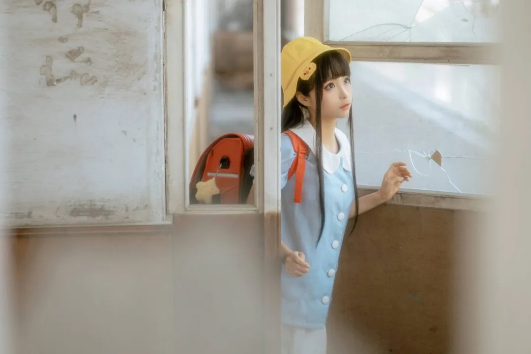 少女写真，可爱小黄帽-3