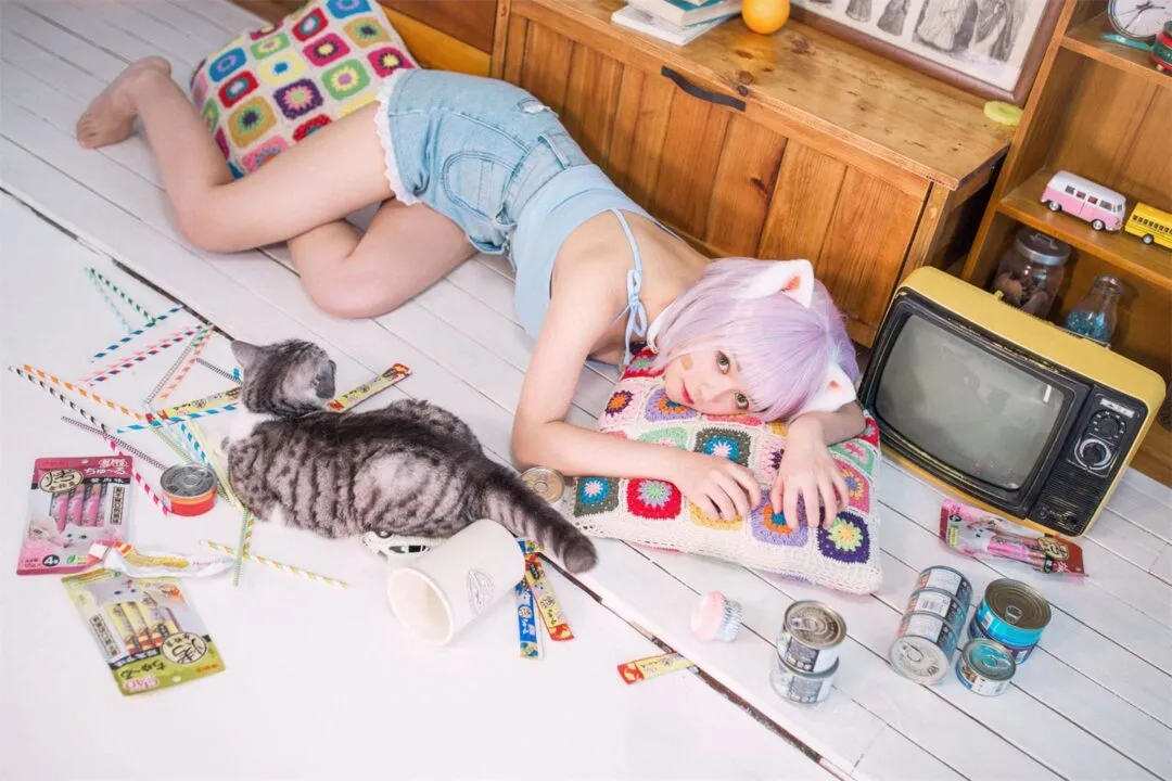 猫娘室内居家性感巨乳写真-绝对领域